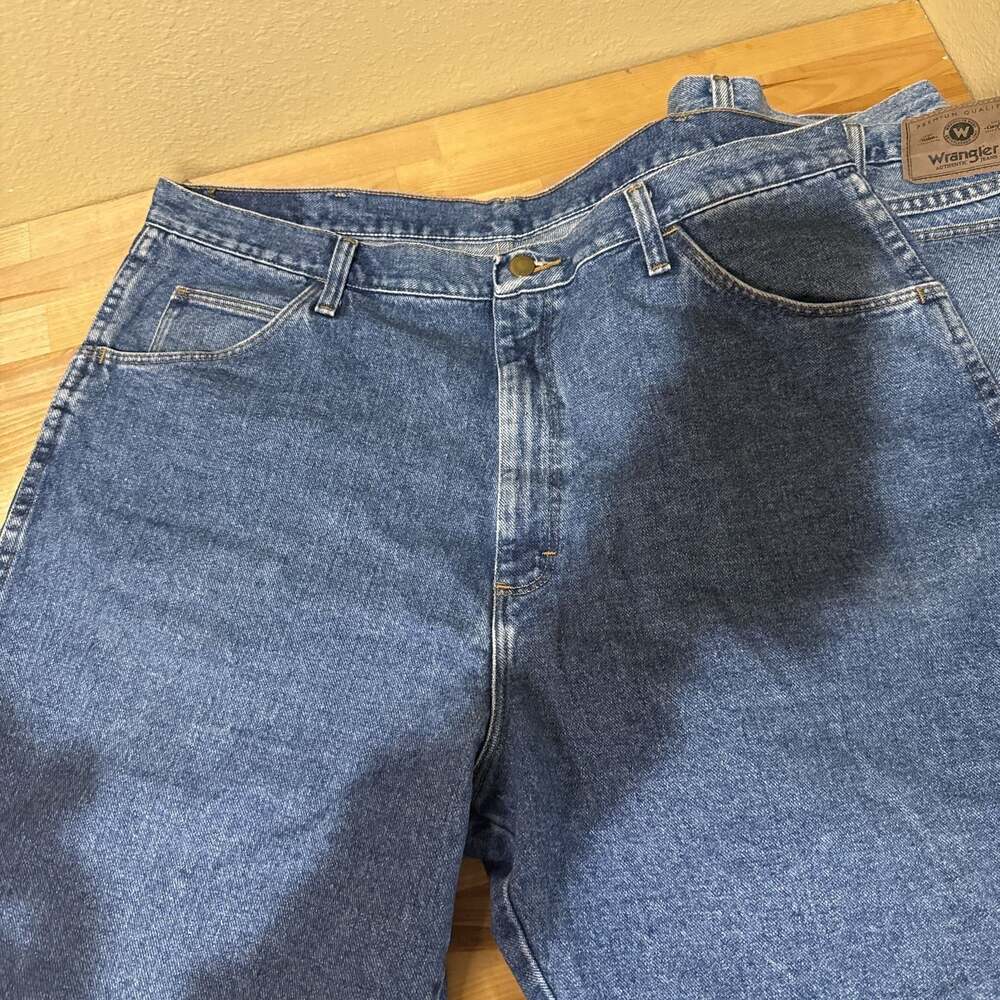 Bundle of 2 Wrangler Authentic Denim Jorts, Men's Relaxed Fit - 40 - Picture 6 of 10